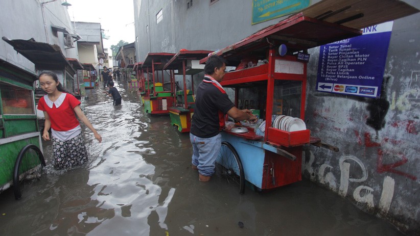 Jakarta Diguyur Hujan, Permukiman Warga Kemang Utara Terendam Banjir - Bagian 2