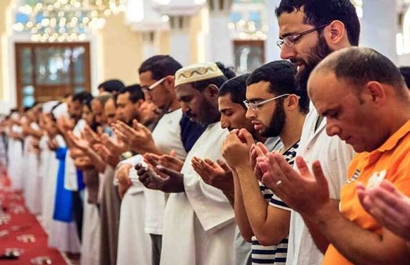 Apakah Boleh Sholat Subuh Tidak Membaca Doa Qunut? Begini Kata Ulama 4 Madzhab