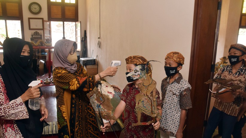 Dalang Cilik Semarang Tetap Bersemangat Berlatih di Tengah Pandemi Covid-19 - Bagian 9
