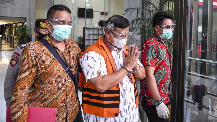 Terlibat Kasus Korupsi, Bupati Labuhanbatu Utara Ditahan KPK - Bagian 3