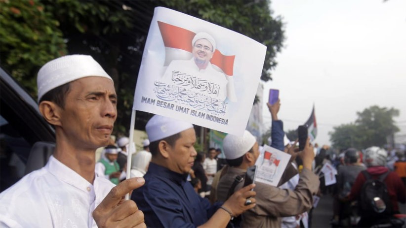 Ribuan Massa FPI Siap Sambut Habib Rizieq di Petamburan - Bagian 4