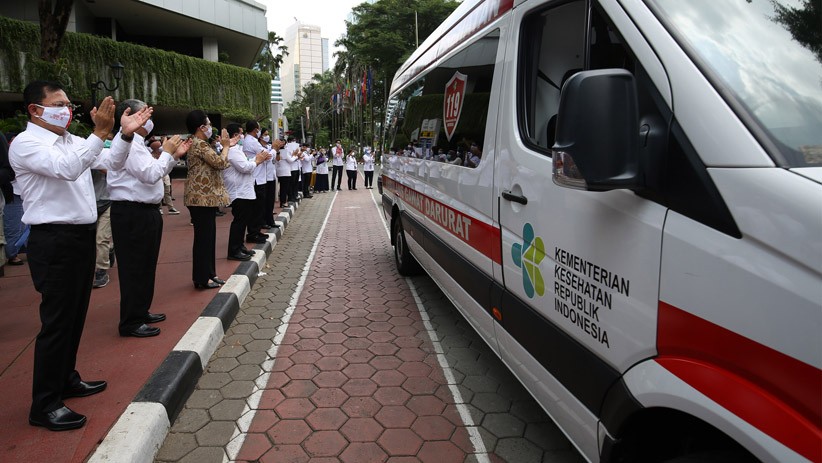 Potret Menkes Terawan Tepuk Tangan Apresiasi Tenaga Kesehatan Covid-19 - Bagian 1