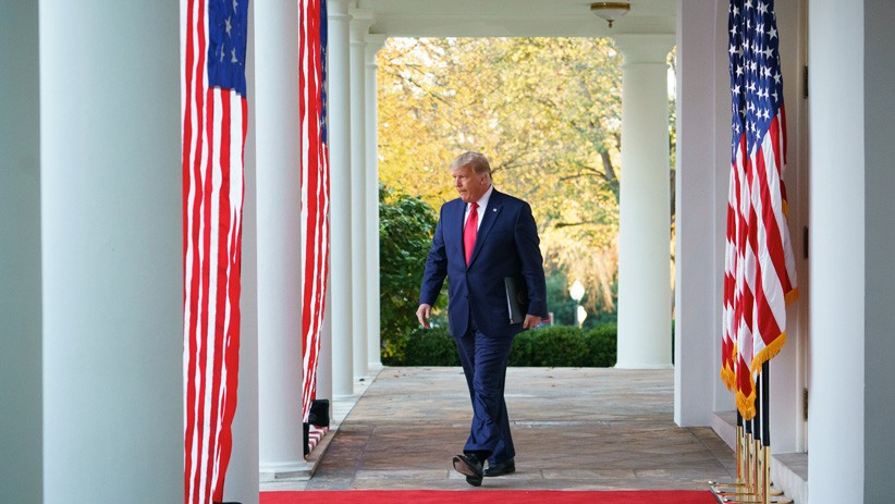 Ekspresi Donald Trump Tampil Perdana ke Publik setelah Kalah Pilpres AS - Bagian 3