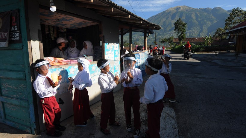 Aktivitas Sekolah di Lereng Gunung Merapi Berjalan Normal - Bagian 1