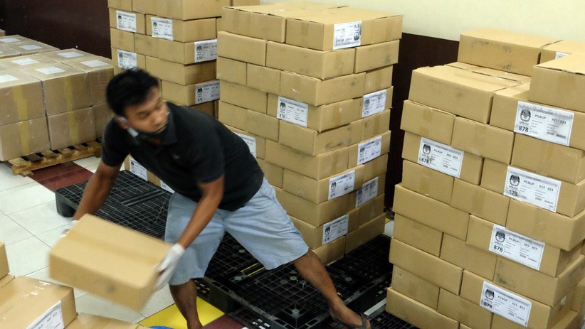 Jutaan Surat Suara Pilkada Medan Tiba di KPU - Bagian 1