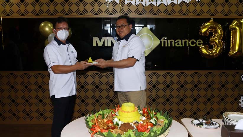 Potong Tumpeng Perayaan HUT ke-31 MNC Finance - Bagian 3