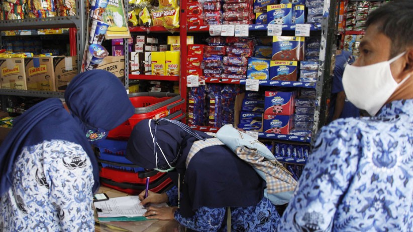 Dinkes Kota Solo Razia Makanan Kedaluwarsa dan Tidak Layak Konsumsi - Bagian 1