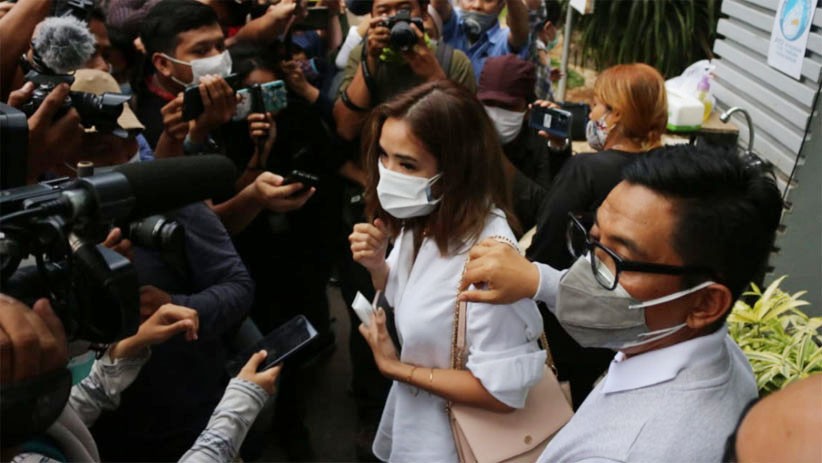 Pakai Baju Putih, Gisella Anastasia Diperiksa Polisi soal Video Syur - Bagian 3