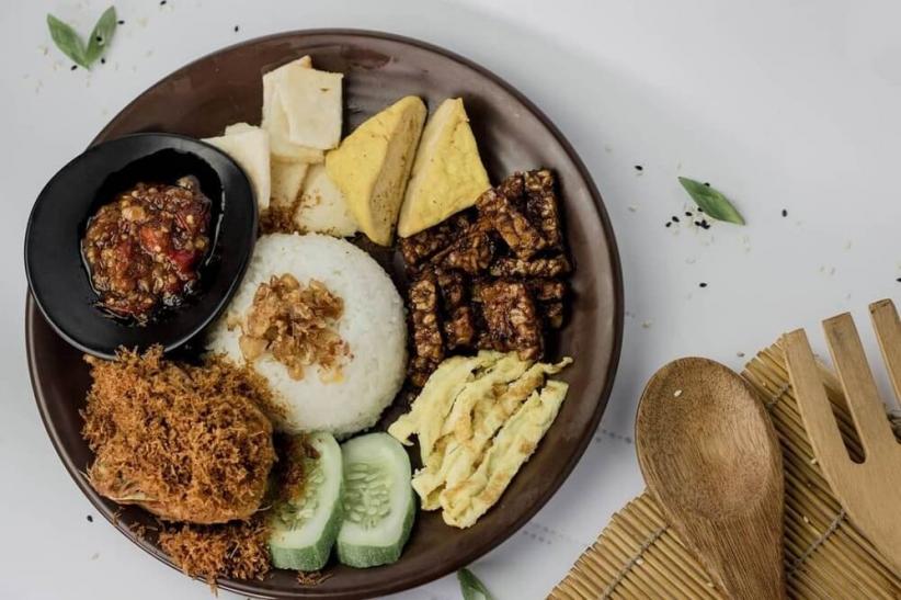 5 Resep Ayam Serundeng Enak dan Empuk, Aroma Rempahnya Menggugah Selera