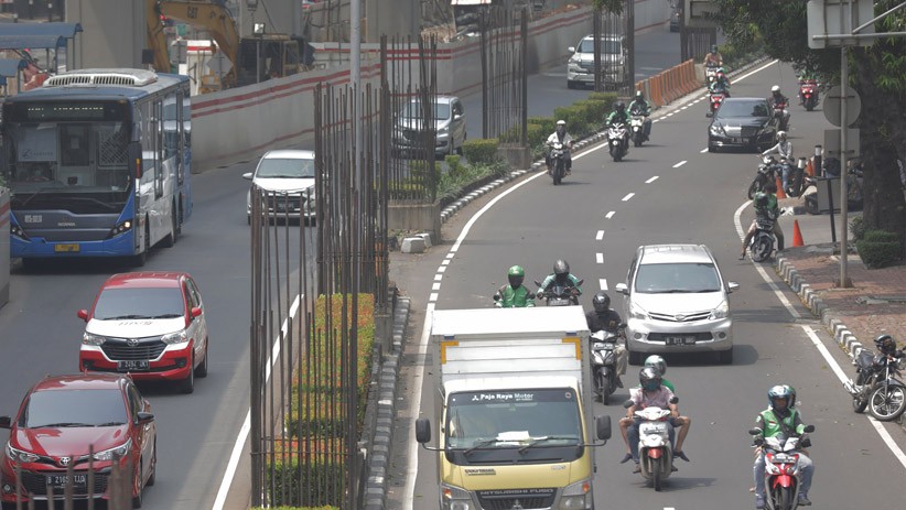 Penampakan Tiang Monorel Jakarta 16 Tahun Mangkrak - Bagian 4
