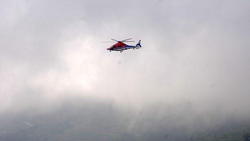 Kepala BNPB Naik Helikopter Dauphin Pantau Aktivitas Gunung Merapi  - Bagian 3
