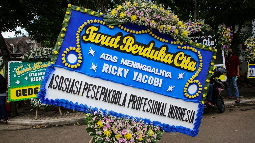 Jenazah Ricky Yacobi Disemayamkan di Rumah Duka Pondok Ranji - Bagian 2