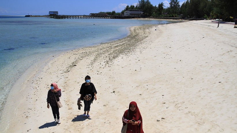 Menikmati Keindahan Pantai Pulau Bokori Konawe - Bagian 1