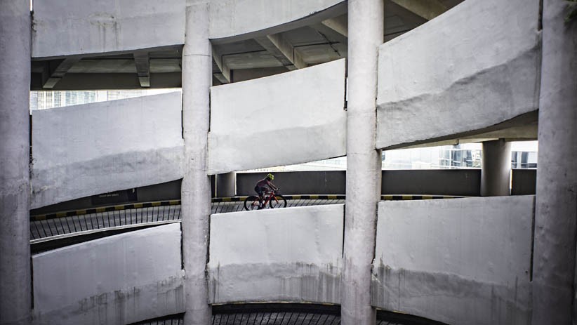 Bersepeda Keliling Gedung Parkir Pusat Perbelanjaan Jakarta - Bagian 3