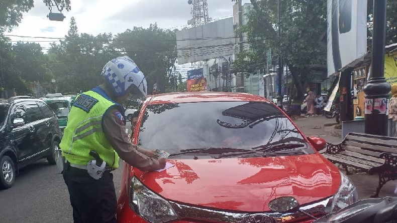 Awas, Nekat Parkir Sembarang di Bandung, Kendaraan Diderek ke Kantor Dishub