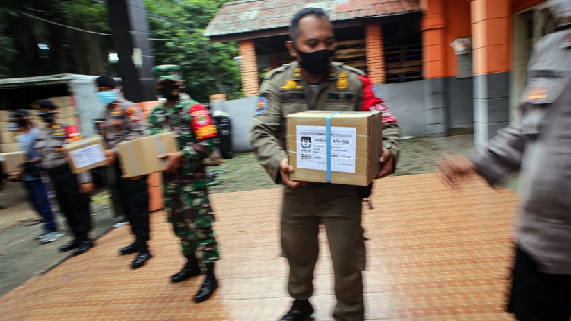 Jutaan Surat Suara Pilkada Tangerang Selatan Tiba di Gudang KPU - Bagian 1