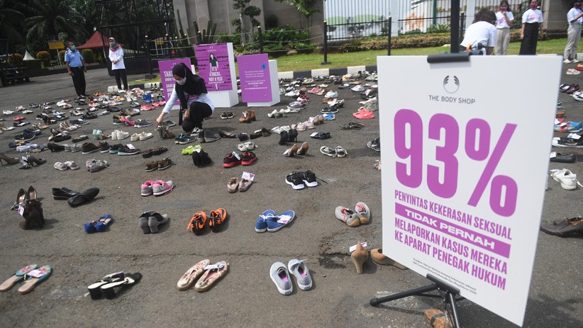 Ratusan Sepatu Disusun Rapi di Gedung DPR, Simbol Dukungan RUU PKS - Bagian 3