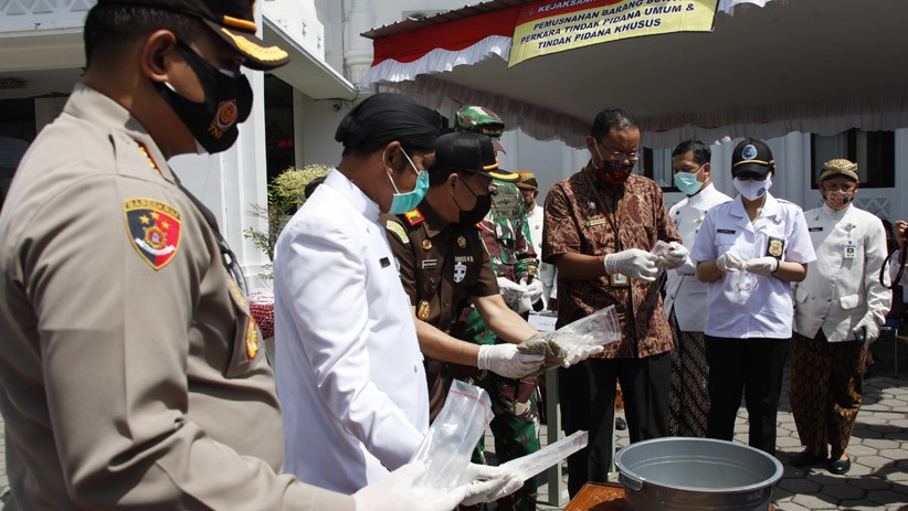 Kejaksaan Negeri Solo Musnahkan Barang Bukti Hasil Kejahatan - Bagian 2