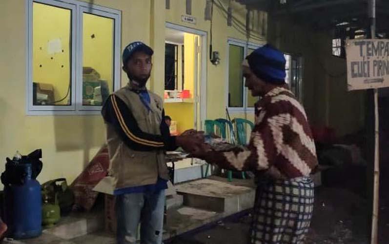 120 KK Pengungsi Merapi Dapat Bantuan Paket Perlengkapan Mandi dan Sarung 
