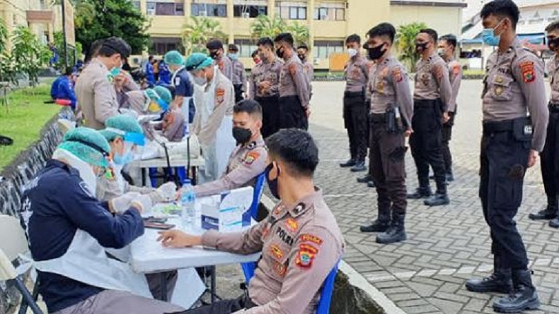 Jelang Tugas Pengamanan TPS, 770 Personel Polda Sulut Jalani Rapid Test