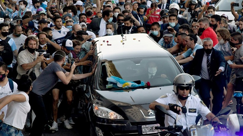 Suasana Pemakaman Diego Maradona Diiringi Ribuan Penggemar - Bagian 3