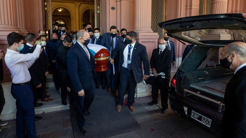Suasana Pemakaman Diego Maradona Diiringi Ribuan Penggemar - Bagian 4