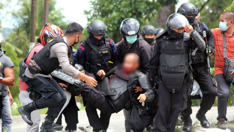 Unjuk Rasa Berlangsung Ricuh di Sorong, 4 Polisi Terluka - Bagian 1