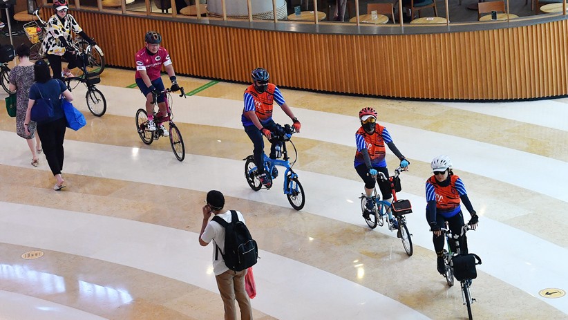 Mencoba Sensasi Bersepeda di Dalam Mal Kuningan City - Bagian 1