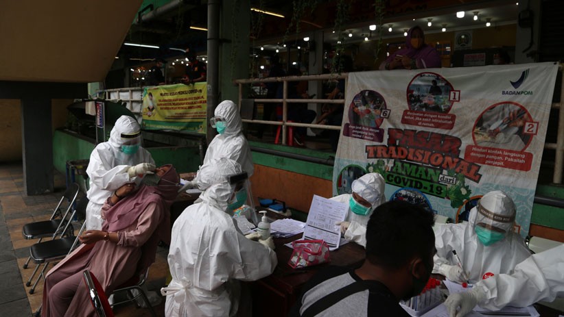 Pedagang Pasar Tradisional Wonokromo Surabaya Jalani Swab Test Covid-19 Gratis - Bagian 2