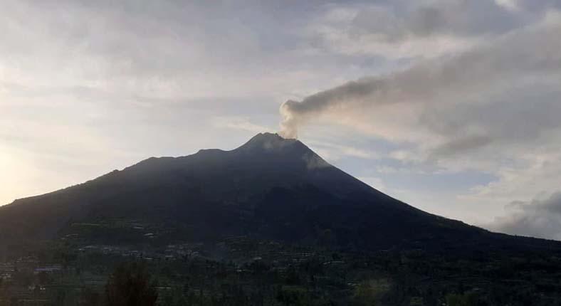 Hari ini Terdengar Lima Kali Suara Gemuruh dari Puncak Merapi