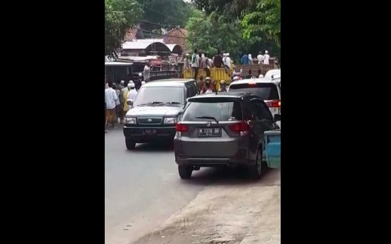 Usai Minta Habib Rizieq Tak Ditahan, Massa Kepung Rumah Ibunda Mahfud MD