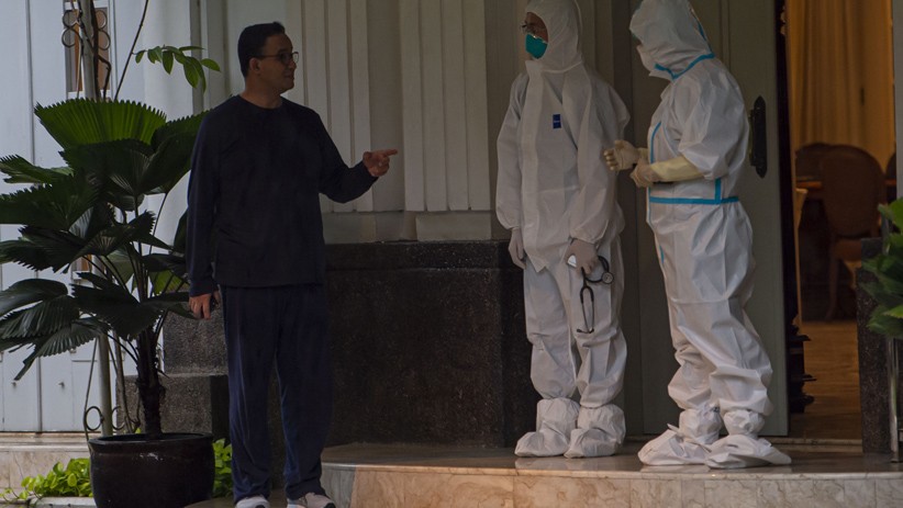 Foto-Foto Anies Baswedan Olahraga Pagi saat Isolasi Mandiri di Rumah Dinas - Bagian 4