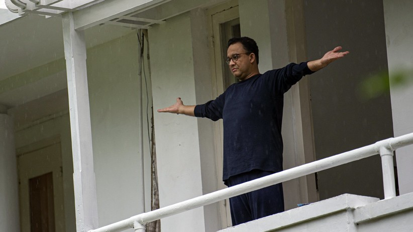 Foto-Foto Anies Baswedan Olahraga Pagi saat Isolasi Mandiri di Rumah Dinas - Bagian 1