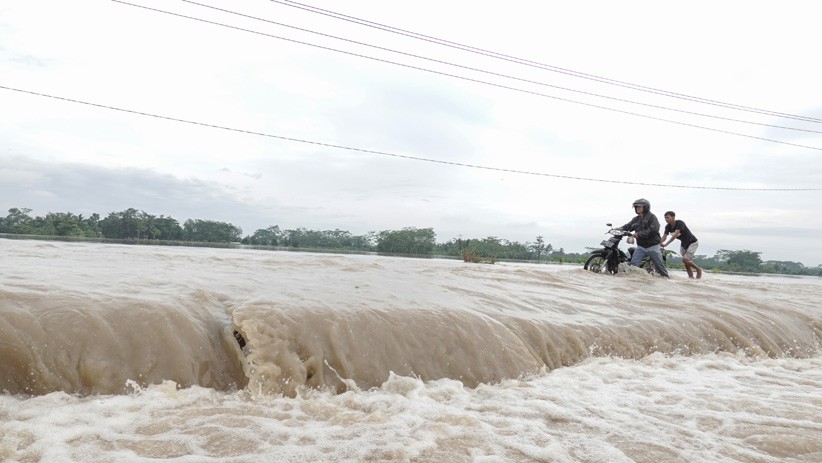 Penampakan dari Udara Sungai Klawing Meluap, Jalur Banyumas-Purbalingga Putus - Bagian 4