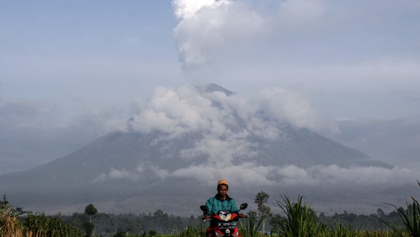 Begini Aktivitas Gunung Semeru Pagi Ini - Bagian 1