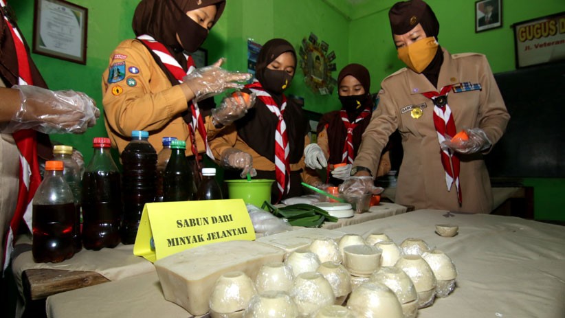 Inovasi Anak Pramuka Banyuwangi Ubah Minyak Jelantah Jadi Sabun Cuci - Bagian 2