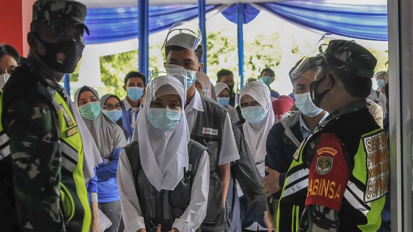 2.000 Buruh Pabrik Cikarang Swab Test Massal - Bagian 2