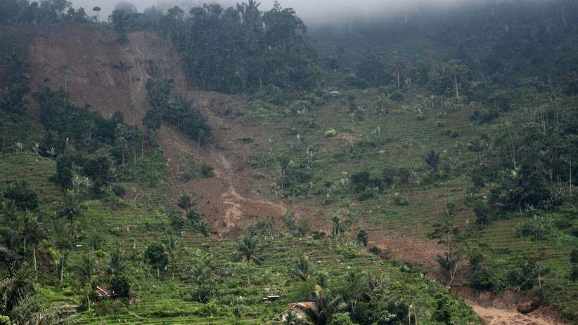 Area Persawahan Warga Cisewu Garut Tertimbun Longsor - Bagian 2