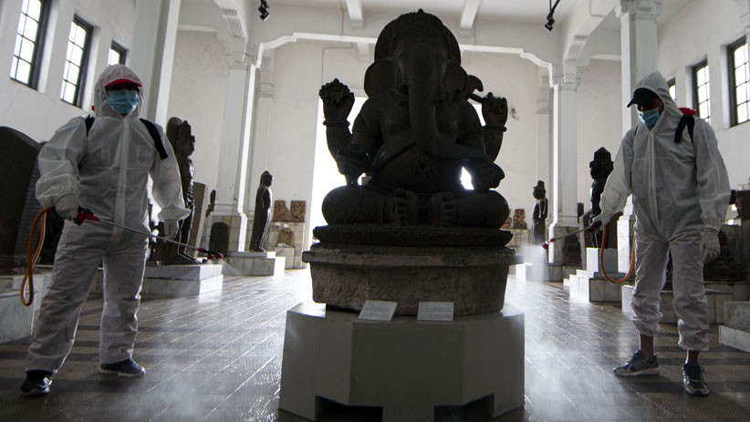 Museum Nasional Disemprot Cairan Disinfektan - Bagian 1
