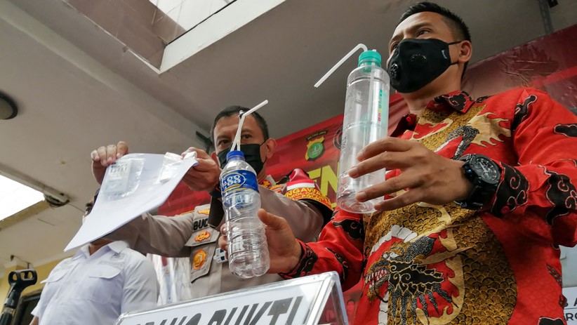 Iyut Bing Slamet Menangis Ditetapkan Tersangka Kasus Narkoba - Bagian 5