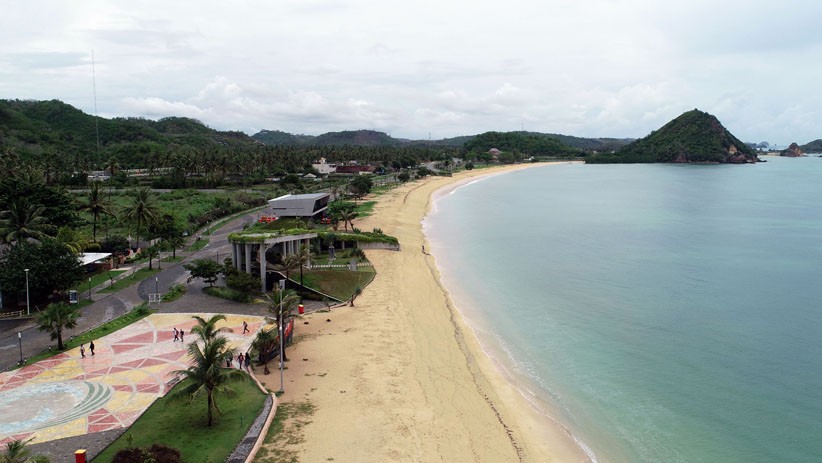 Menikmati Keindahan Alam Pantai Kuta Mandalika - Bagian 2