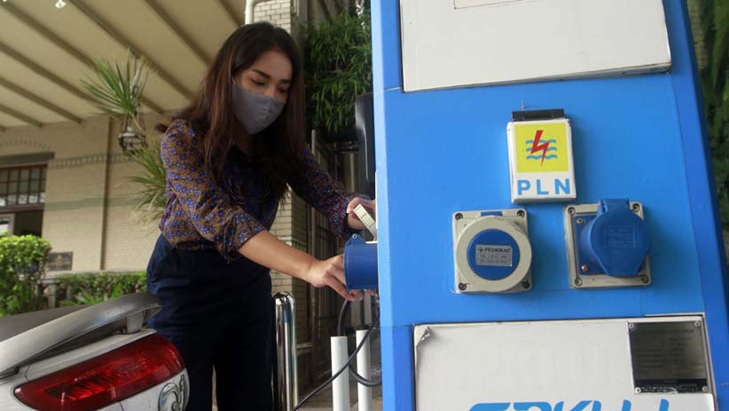 Begini Cara Isi Ulang Baterai Motor Listrik dengan Alat SPKLU - Bagian 3