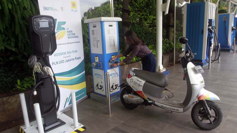 Begini Cara Isi Ulang Baterai Motor Listrik dengan Alat SPKLU - Bagian 1