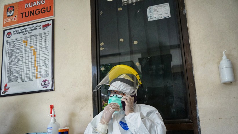 Petugas KPPS Kota Makassar Jalani Swab Test - Bagian 4