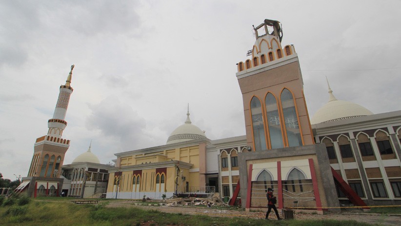 Menara Masjid Islamic Center Indramayu Roboh Diterjang Angin Kencang