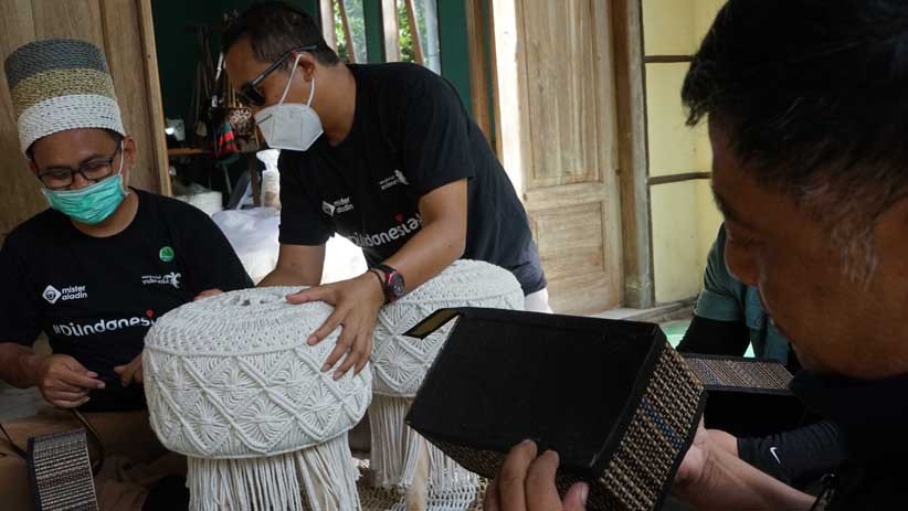 Keseruan Peserta FunTrip Mister Aladin Membuat Kerajinan Tangan di Desa Wisata Gamplong - Bagian 5