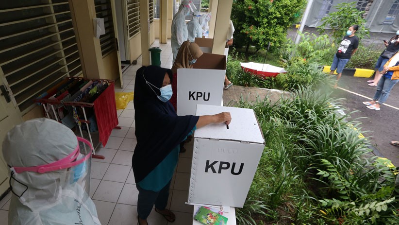 Pasien Covid-19 Nyoblos di RS Lapangan Kogabwilhan II Surabaya - Bagian 1