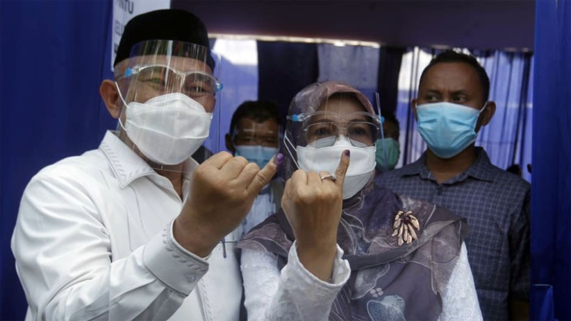 Calon Wali Kota Depok Mohammad Idris Nyoblos di TPS 14 Jatimulya - Bagian 3