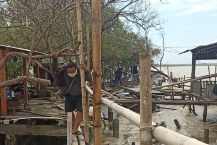Sembilah Rumah di Demak Roboh dan Puluhan Rusak Diterjang Ombak Laut 