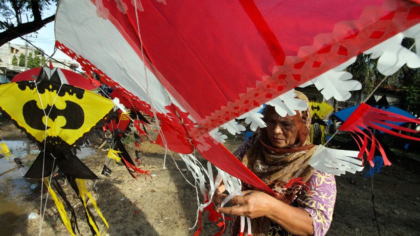 Kreatif, Ibu-Ibu Desa Panggoi Lhokseumawe Buat Layangan Tradisional Anti-hujan - Bagian 2